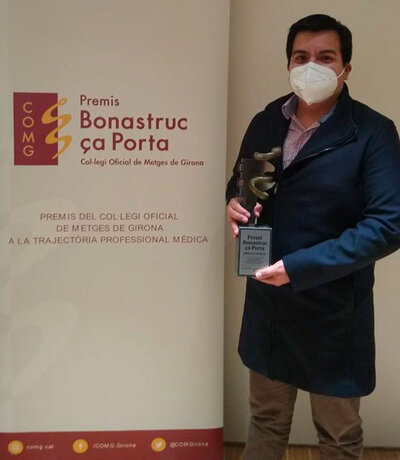 Dr. Collantes amb el Premi Bonastruc Ça Porta