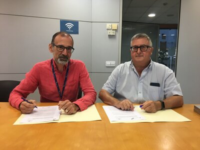 Signatura conveni amb Xavier Pérez i Ferran Santolaria