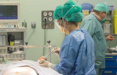 Intervenció quirúrgica a l'Hospital de Palamós